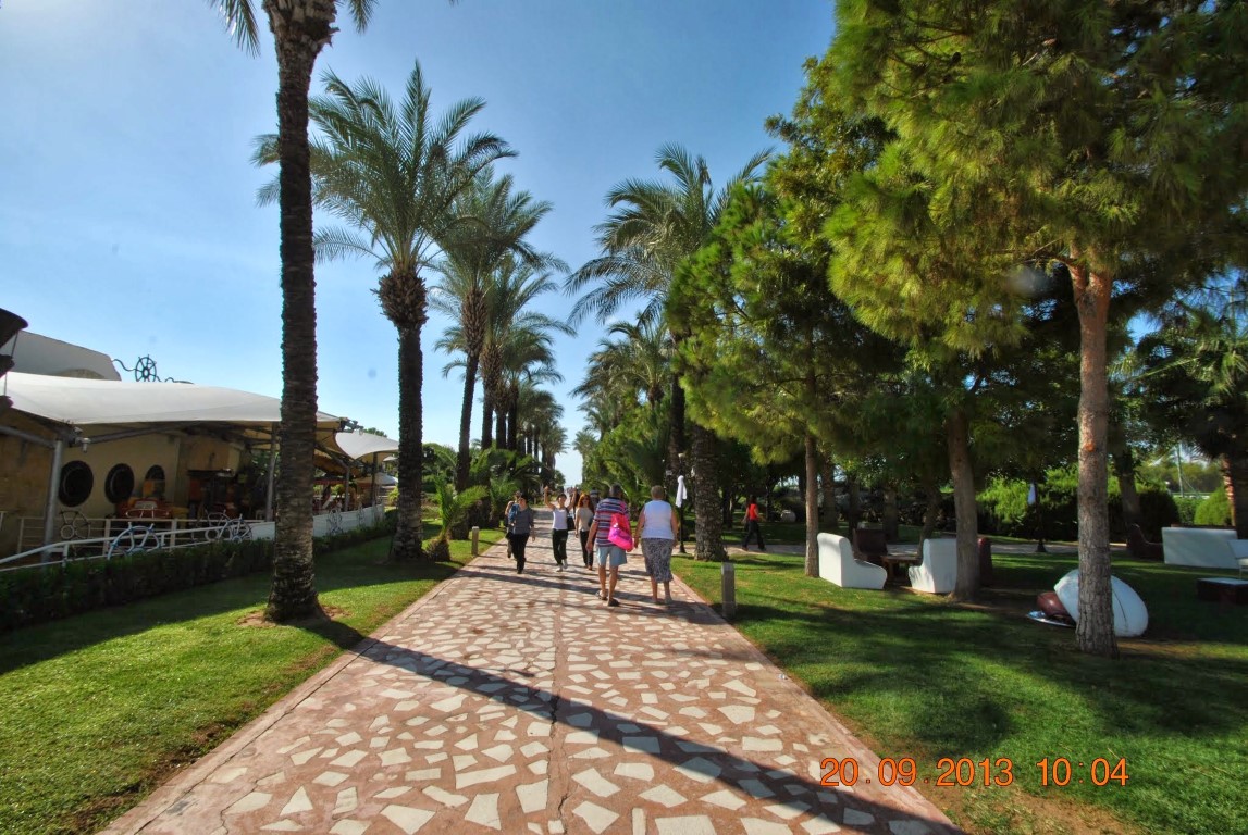 imagini hotel TITANIC LARA